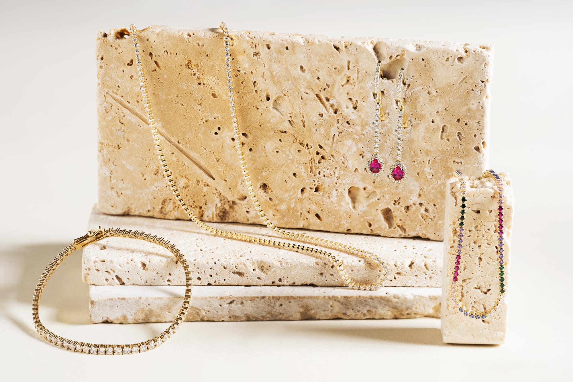 Kruszce i kamienie Zdjęcia produktowe biżuterii Jubiton w pastelowych tonacjach